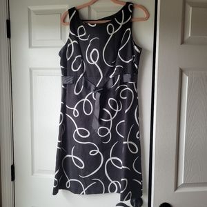 Jessica Howard Dress with Bow detail Lined Knee Length Black and White Size 12